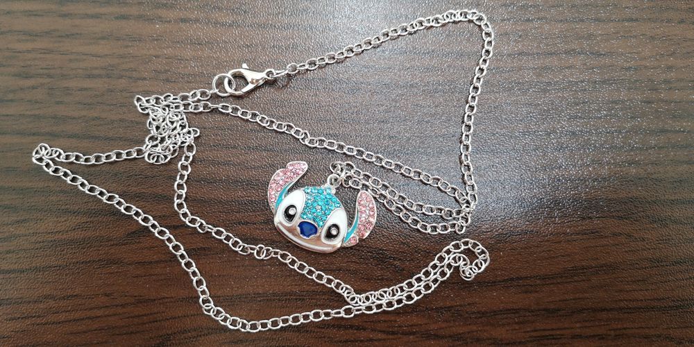 Обеци, Синджир и висулка със Стич