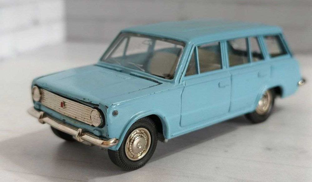 Продам советские модели автомашин в масштабе 1/43. Металлические.