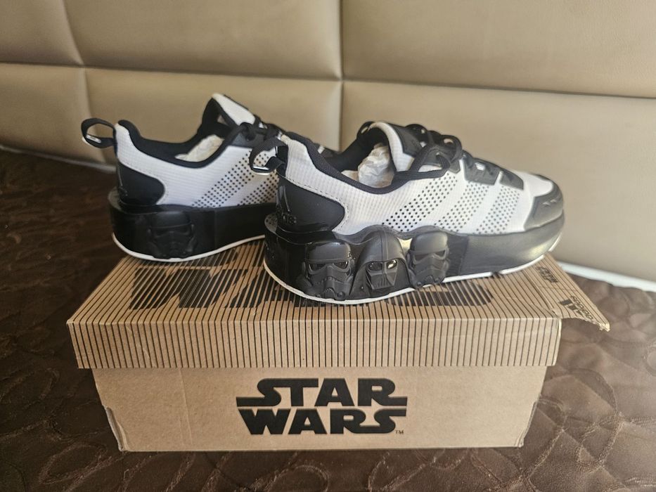 Adidas. Дамски маратонки