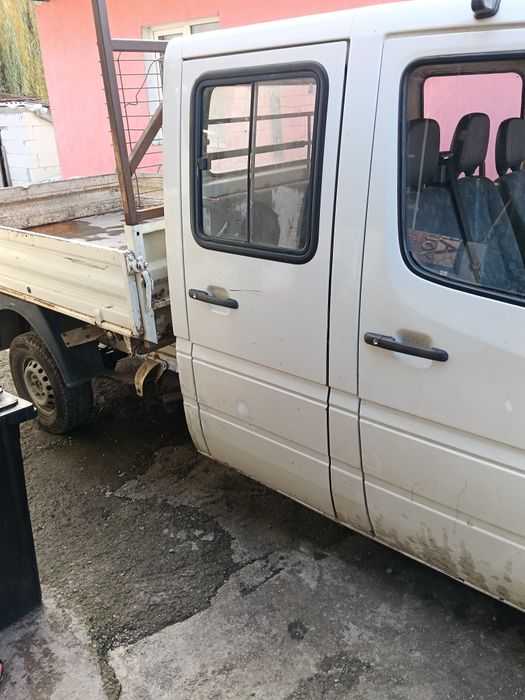 Auto utilitare cu platformă