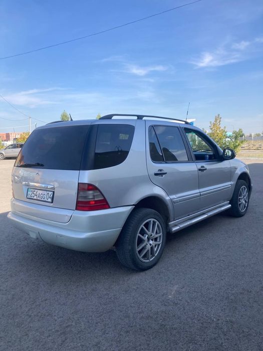 Авто машина Mercedes