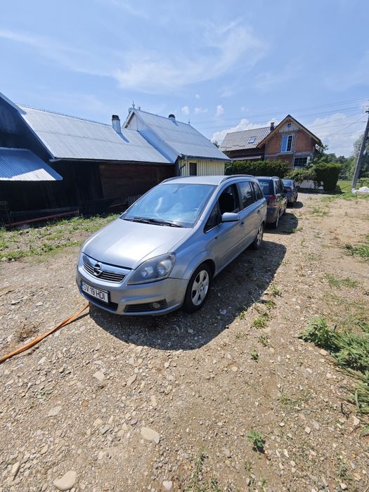 Dezmembrez Opel Zafira B 2006