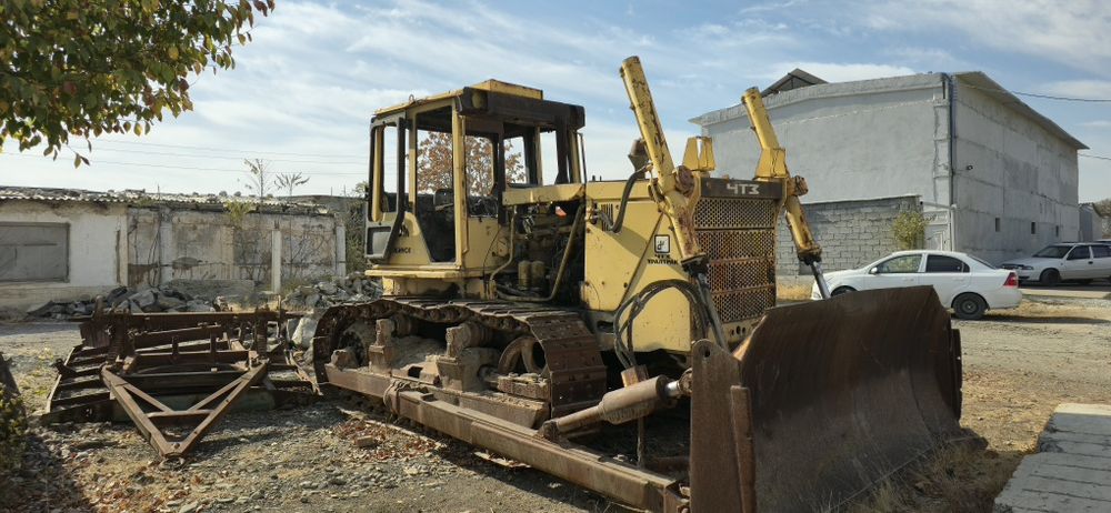 2005 Yilda ishlab chiqarilgan Buldozer B10M