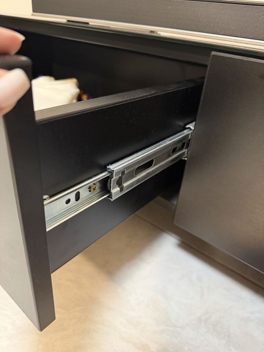 Тумба под телевизор с креплением