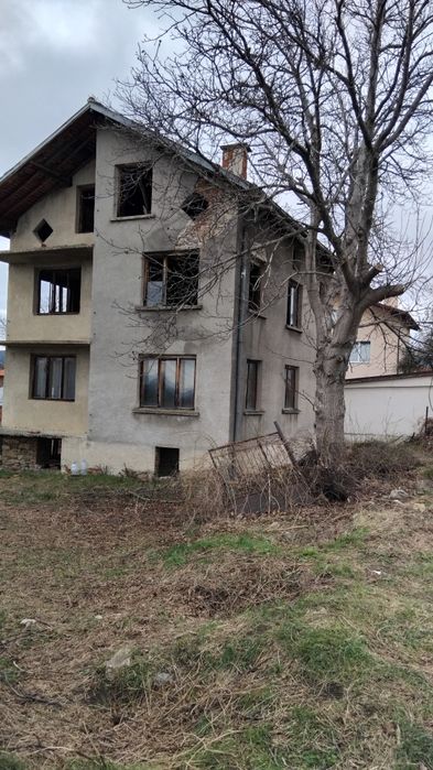 Продава къща в с.Крайници общ.Дупница