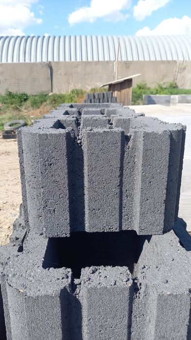 Продам тумбы для забора