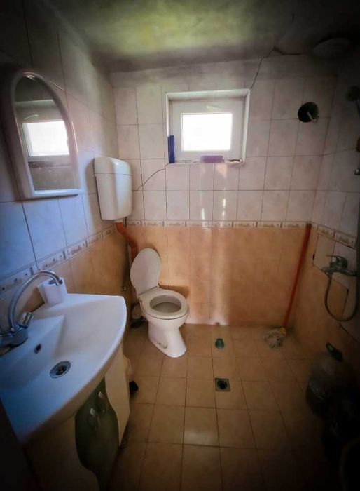 Продава се къща с голям двор и постройки в с. Ловнидол, общ. Севлиево!