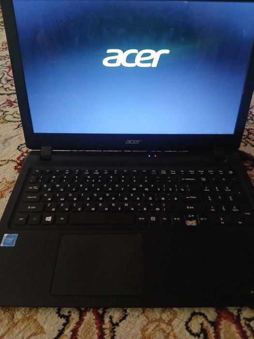 Notebook Acer. Bir qól ishlagan