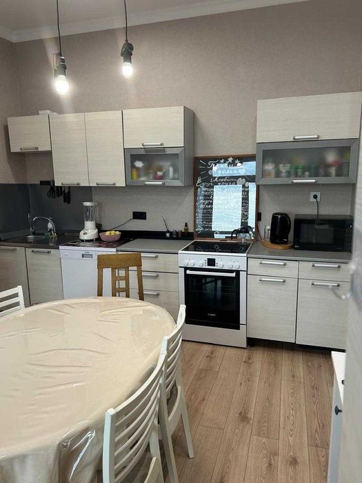 Кухонный гарнитур с электроплитой. Район Арнау