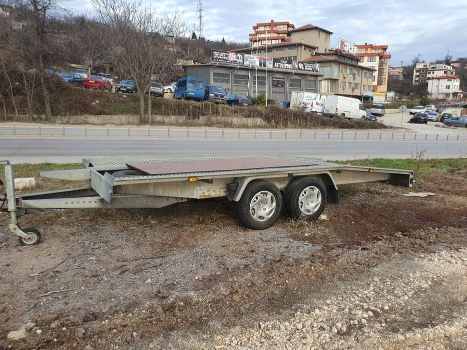 Платформа Под Наем за превоз на автомобили и строителна техника