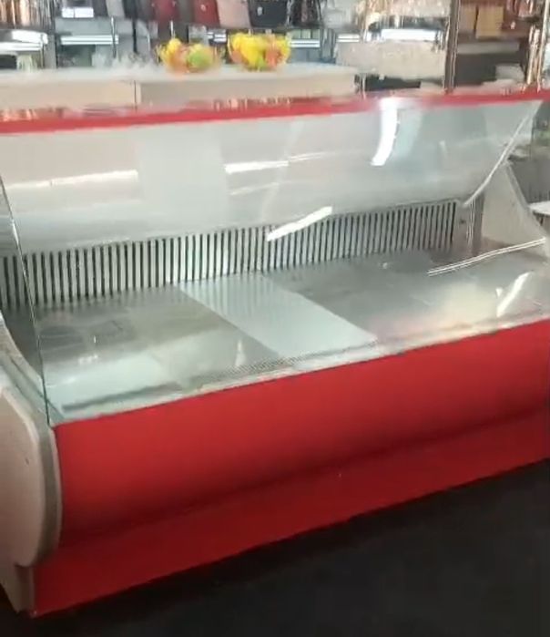 Продам  холодильную витрину