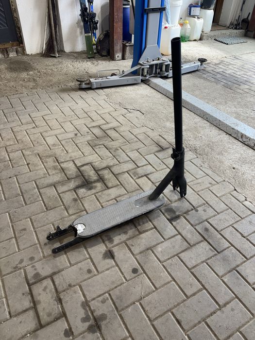 De vânzare trotinetă electrică Xiaomi M365 dezmembrată – pentru piese sau recondiționare