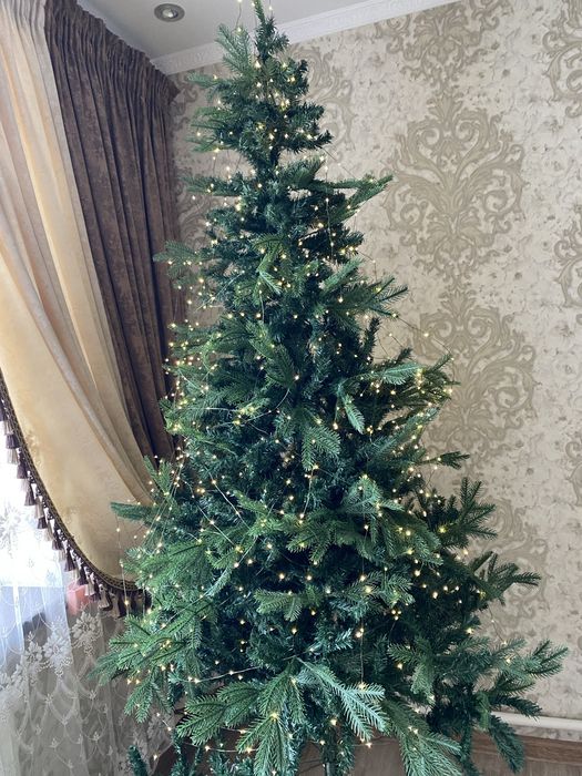 Продам елку с гирляндами