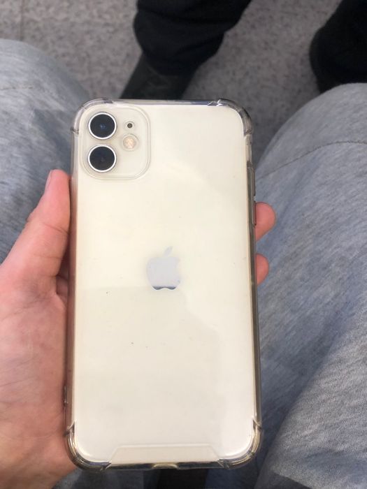 Продою айфон 11 работает