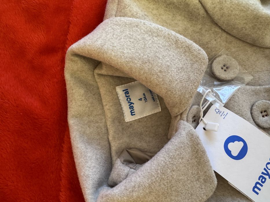 Пальто для девочки новое