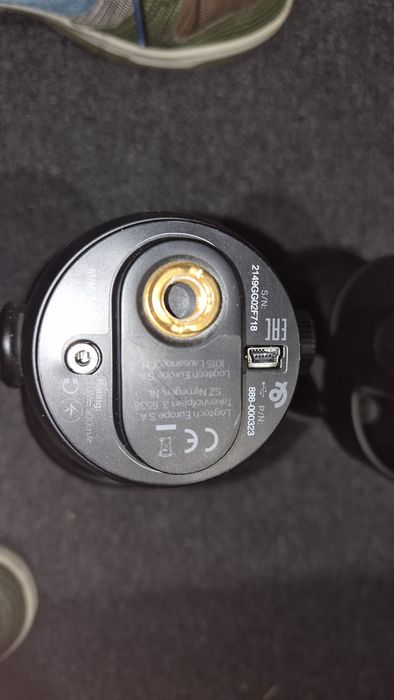 Doua microfoane Logitech Blue Yeti USB