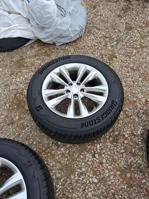 18″ джанти със зимни гуми за Hyundai Santa Fe / Kia Sorento

Продавам комплект