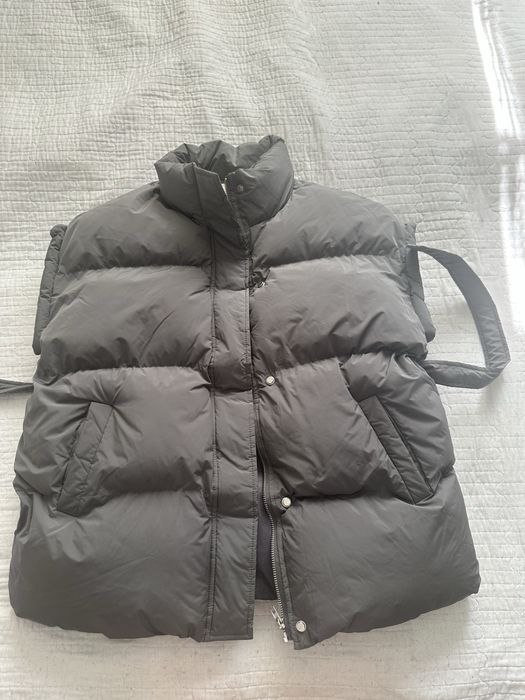 Продам безрукавку Куртки