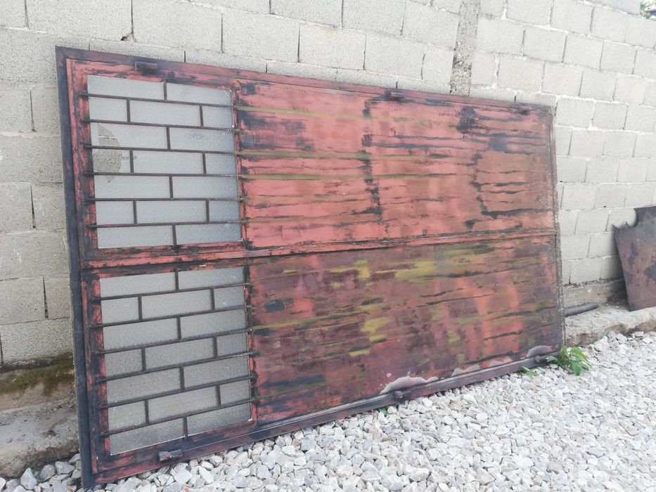 Железни врати с каси