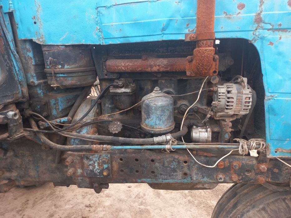 MTZ -80 traktor sotiladi