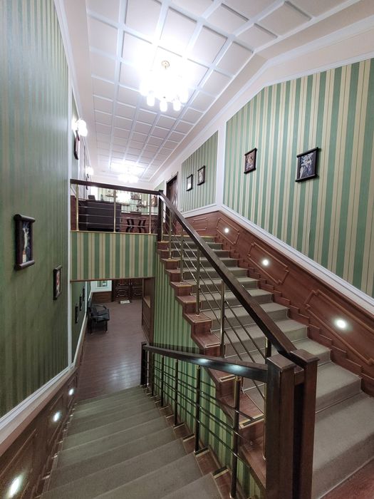 Узбекистанский кучасида жойлашган 275 кв.м тайор ресторан сотилади!