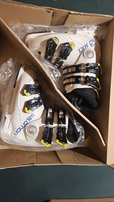 Vând schiuri între 70 si 160 cm + clăpari +bețe copii