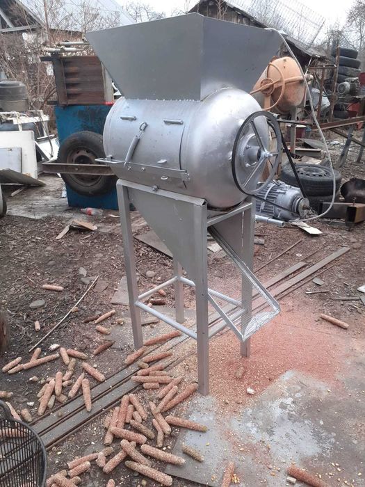 Batoza  mașină de curățat porumb