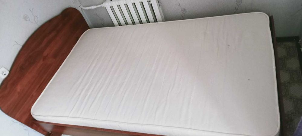 Продам кровать с матрасом (зима, лето)