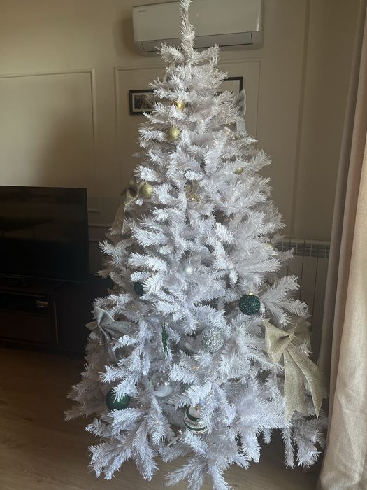 Коледна Елха + украси.