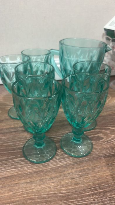 Продаётся посуда и одежда