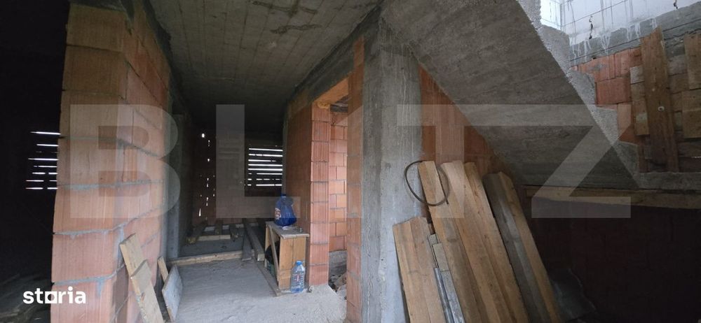 Casa la rosu, P+M, 4 camere, 400 mp teren, Simnicul de Jos