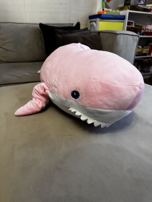 Плюшевая игрушка акула