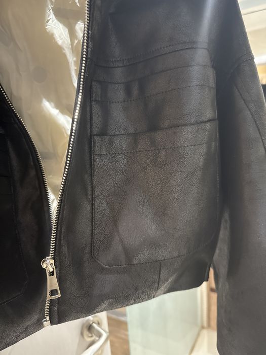 Черно кожено яке със сваляща яка