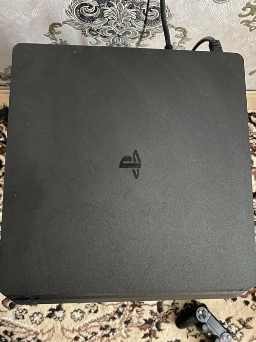 PlayStation 4 slim VIZLOM
