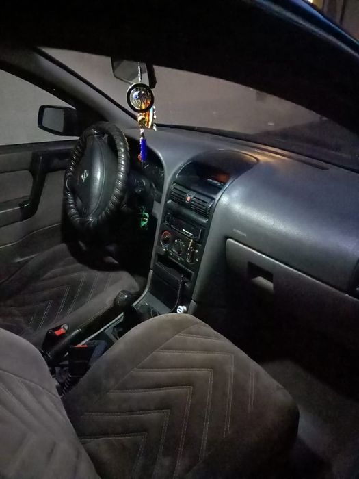 Машина Opel-Astra G