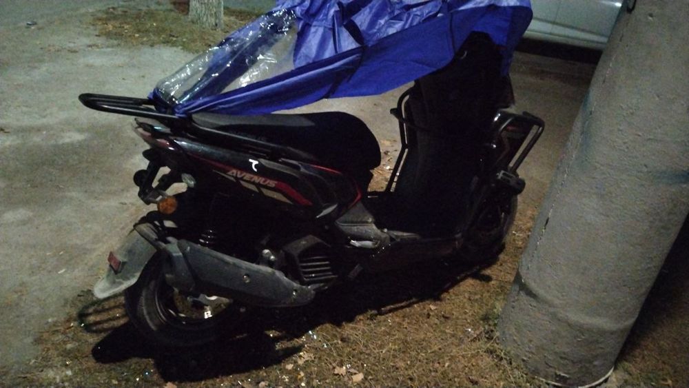 Skuter benzinli srochni sotiladi