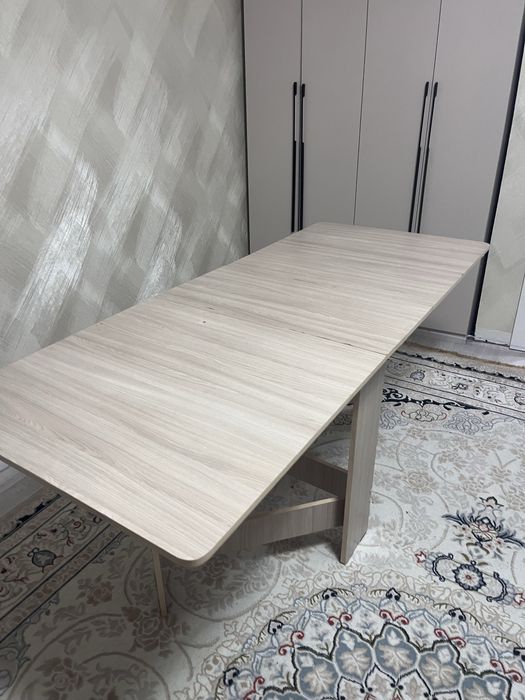 Стол книжка почти новый