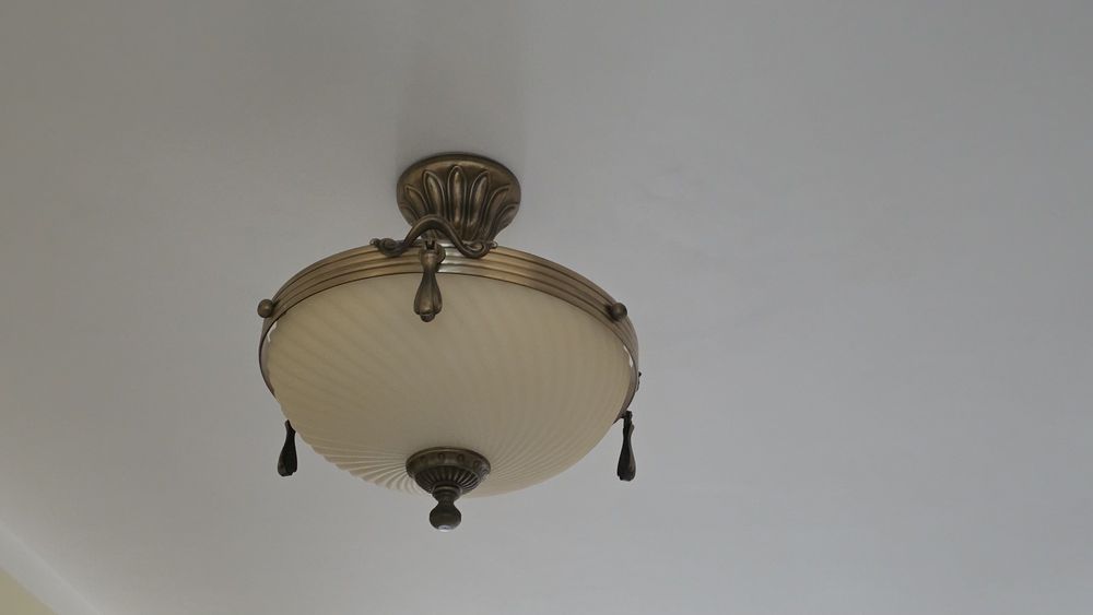 Lustre Omega ca noi