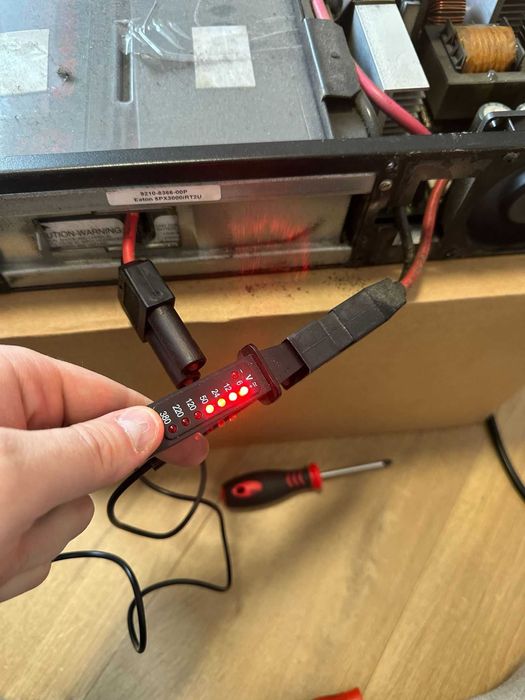 Vand: Rack Dell 24U, Dell PowerEdge r710, UPS Eaton 5PX 3000 + altele