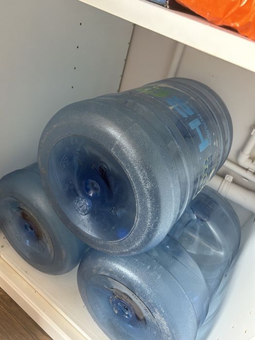 Dozator de apa Aquavia cu 4 bidoane H2On de 19L