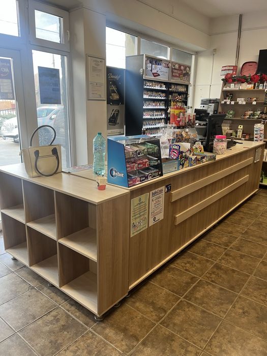 Vand vitrine frigorifice si alte echipamente pentu magazin alimentar