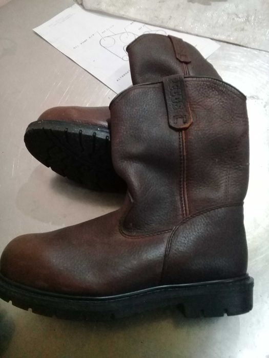 продам  ботинки, кеды - все новое