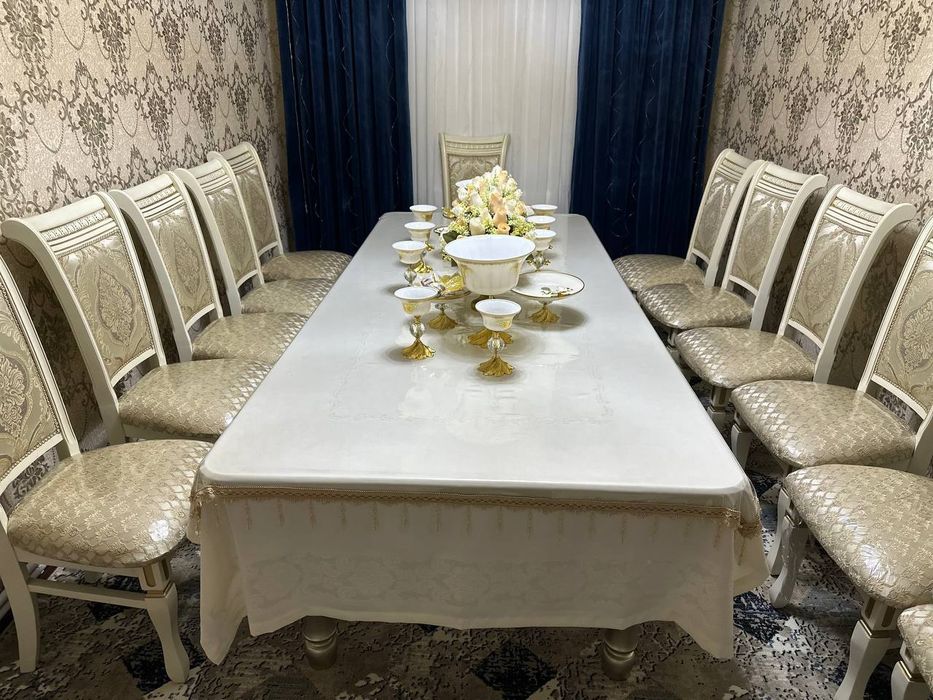 Стол и 12 стульев