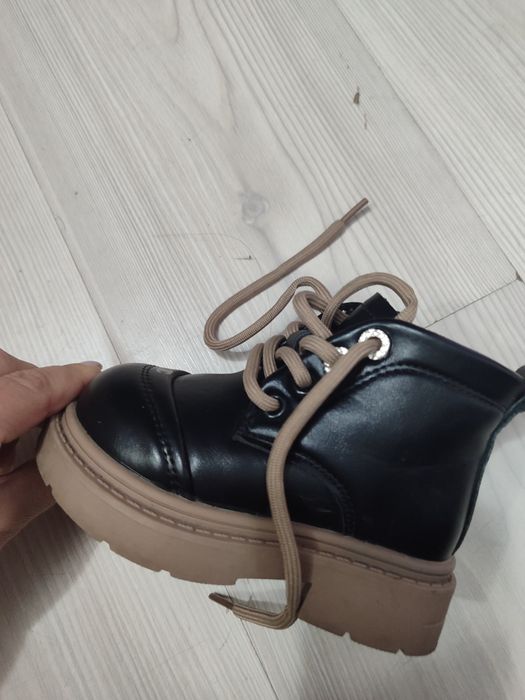 Продам детские ботинки на осень