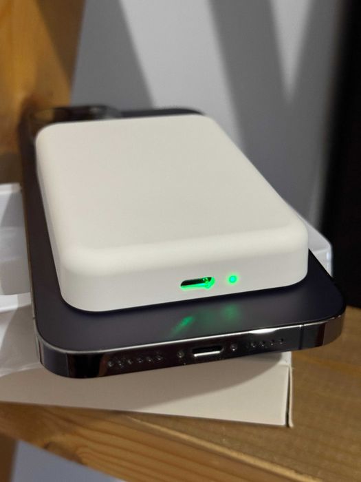 Baterie externa MagSafe, 10000mAh, incarcare wireless, cablu USB-C, noua