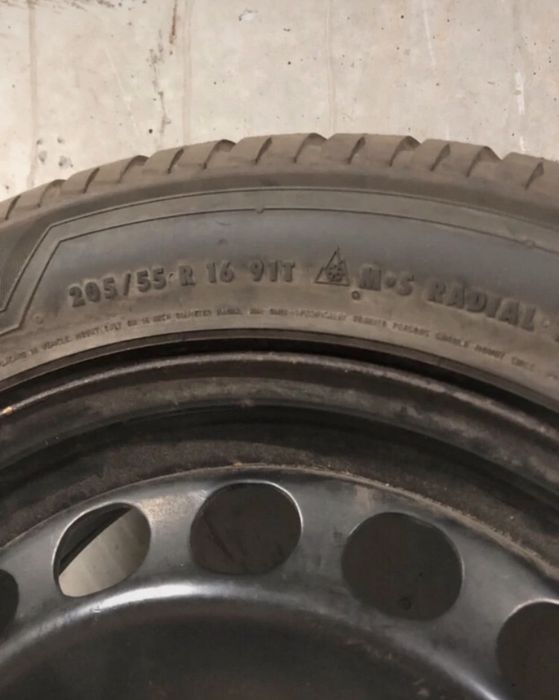 Roată cu anvelopă de iarnă Semperit 205/55 R16 Second Hand