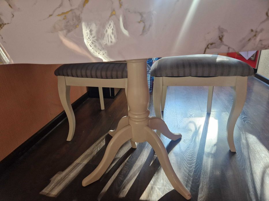 Стол со стульями