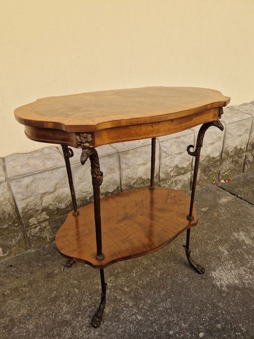 Уникална антикварна френска дървена маса с интарзия и бронз