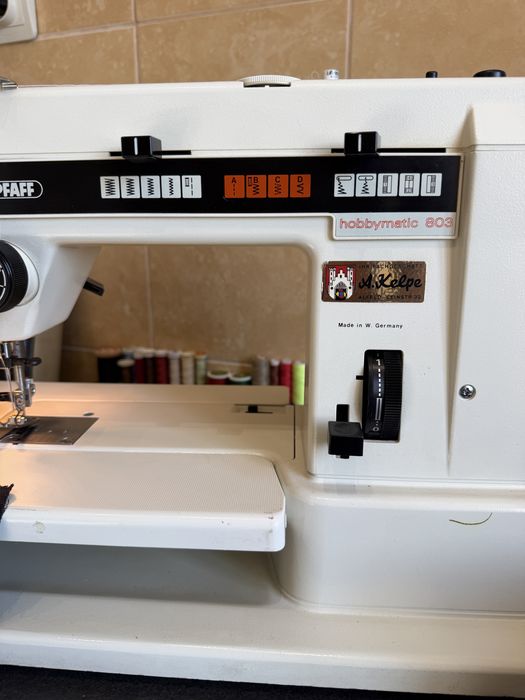 Mașină de cusut mecanică Pfaff Hobbymatic 803