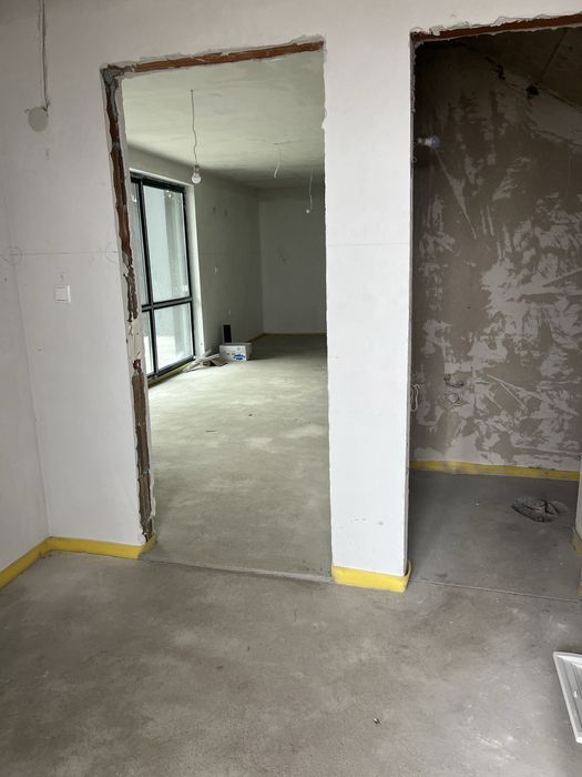 НОВА самостоятелна къща с двор